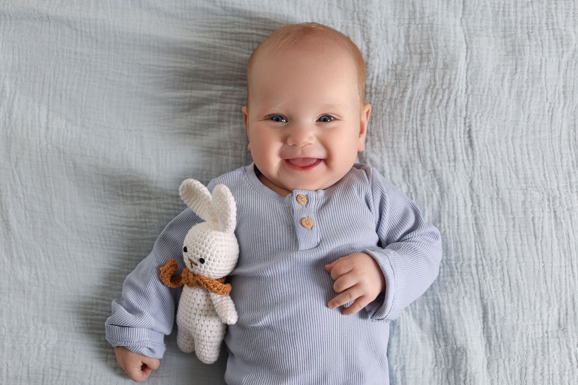 Когда дети впервые улыбаются?