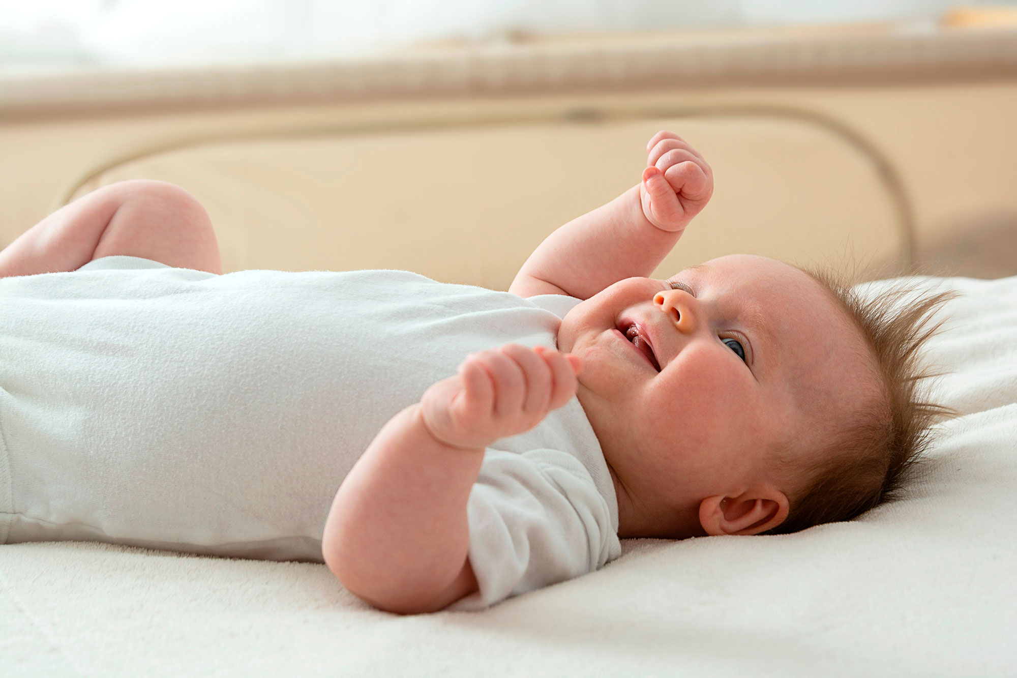 Когда новорожденный начинает видеть и слышать