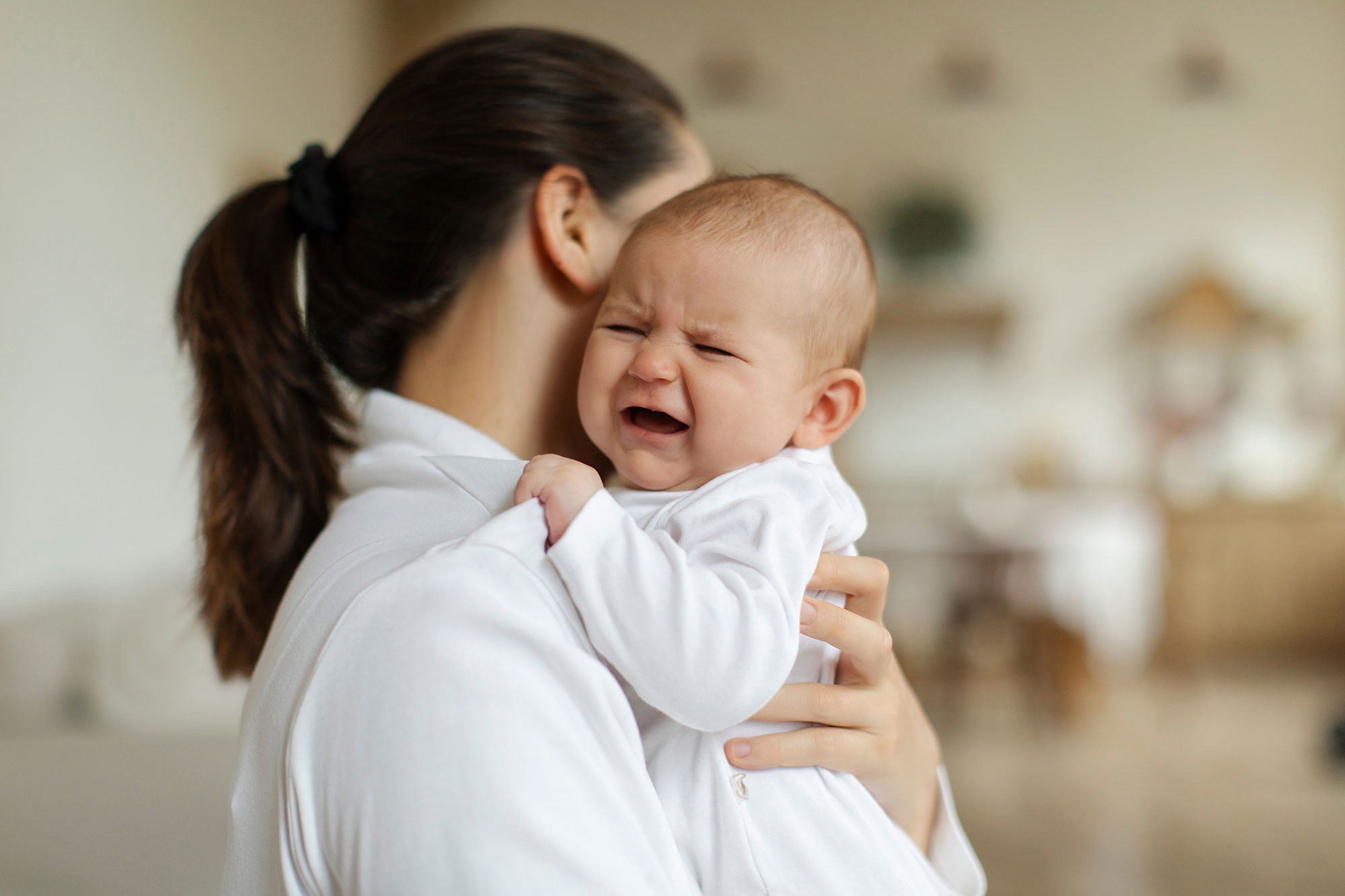 Почему плачет ребенок и как его успокоить