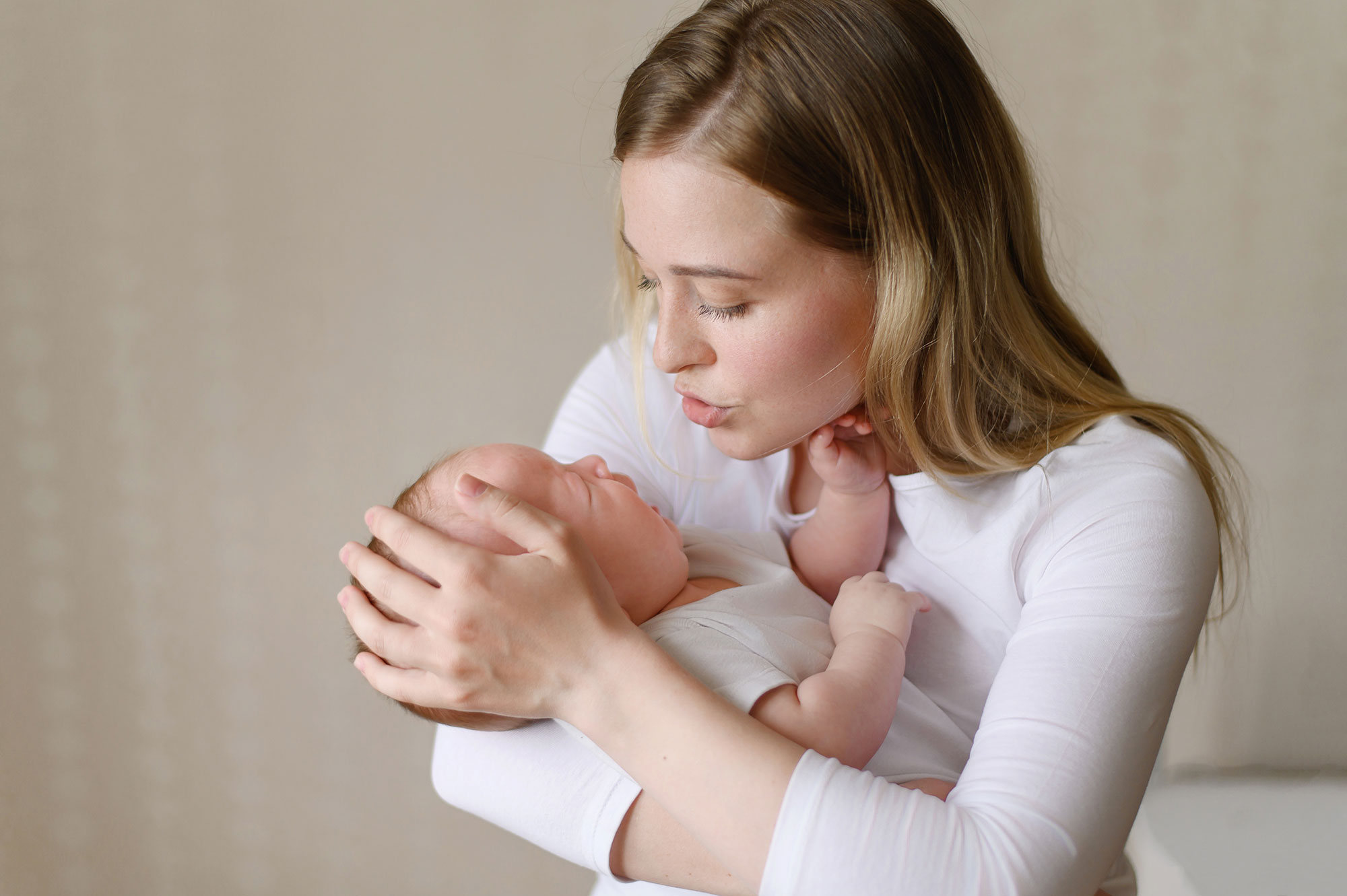 Почему плачет ребенок и как его успокоить