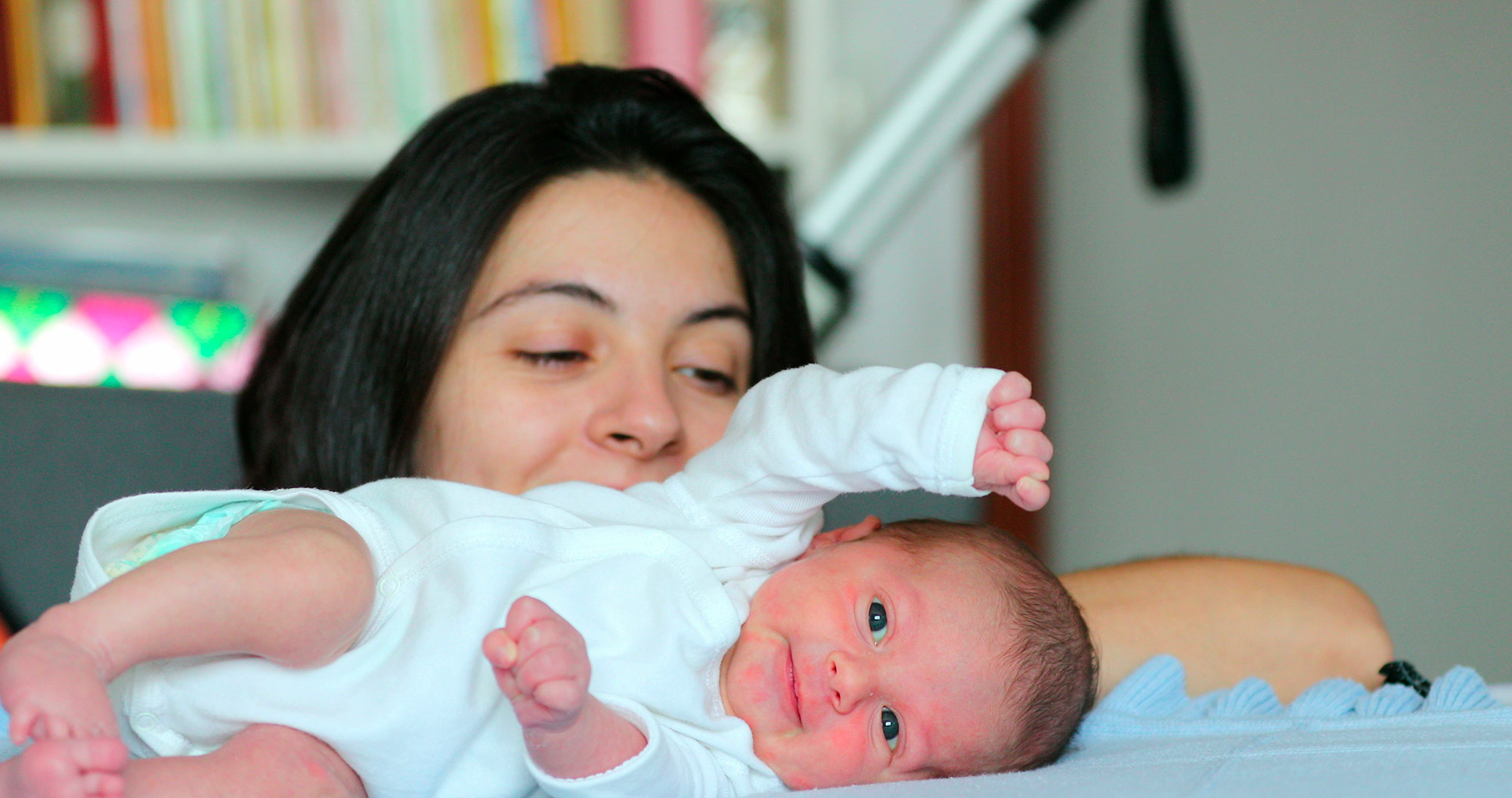 Почему ребенок икает и как ему помочь