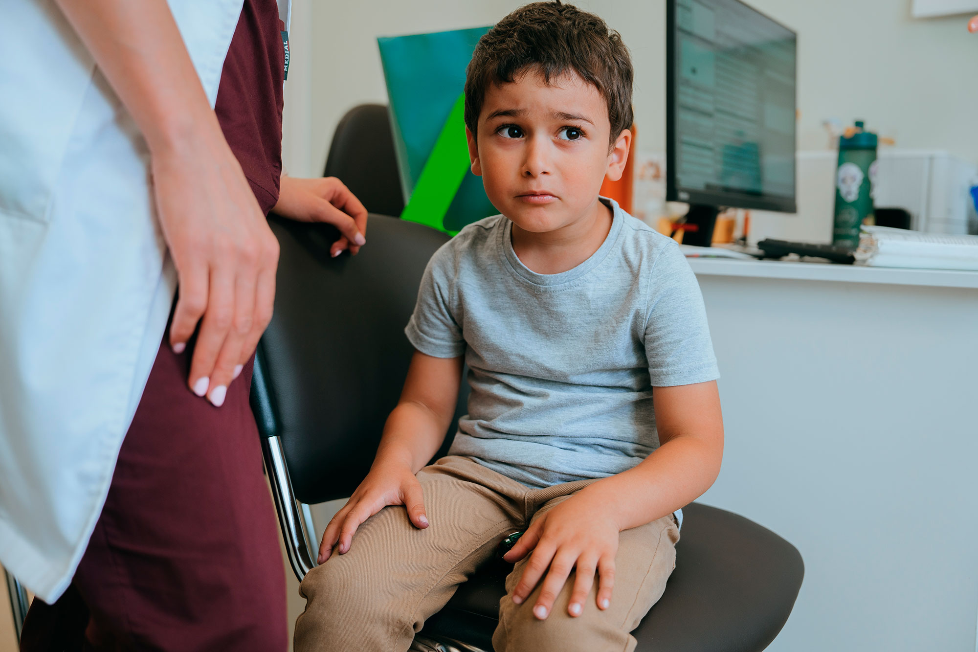 Ребёнок боится новых людей