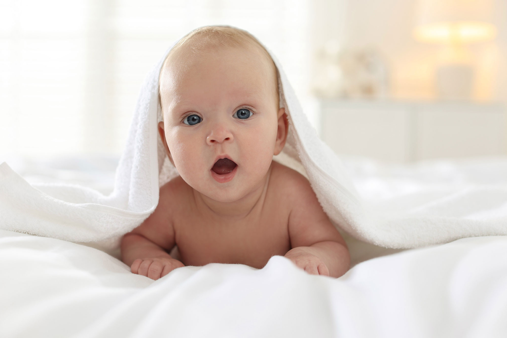 Учим малыша переворачиваться